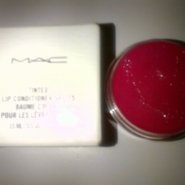 M.A.C tinted lip condioner in Fuschia Fix