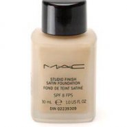 MAC Studio Finish Foundation