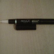 Avon Magix multi-benefit illuminator in illuminating Light .
