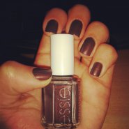 Essie Nail Polish in Sable Collar