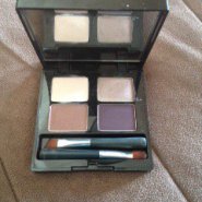 The body shop  smoky plum eye palette