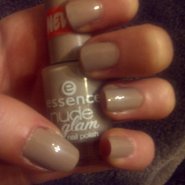 Essence Nude Glam Nail Polish