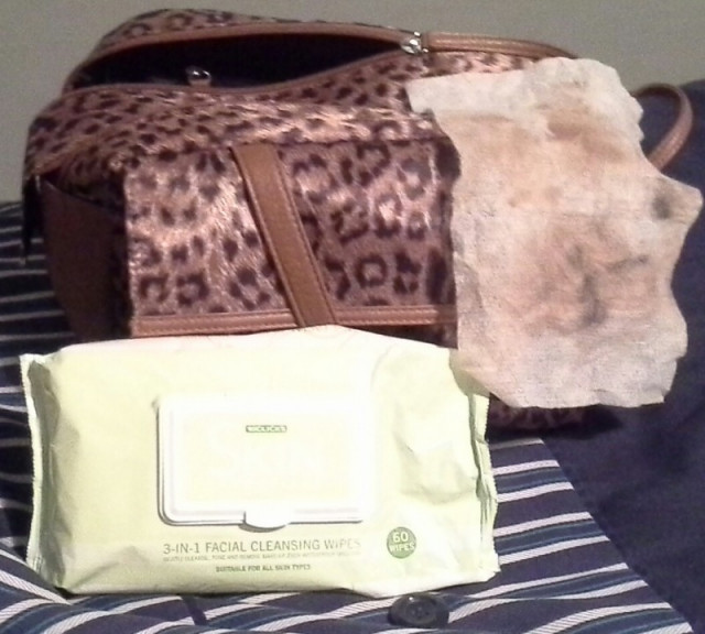 Clicks facial wipes