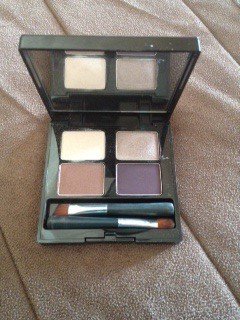 The body shop  smoky plum eye palette