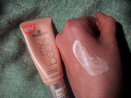 Read more about the article Essence My Base Illuminating make-up base